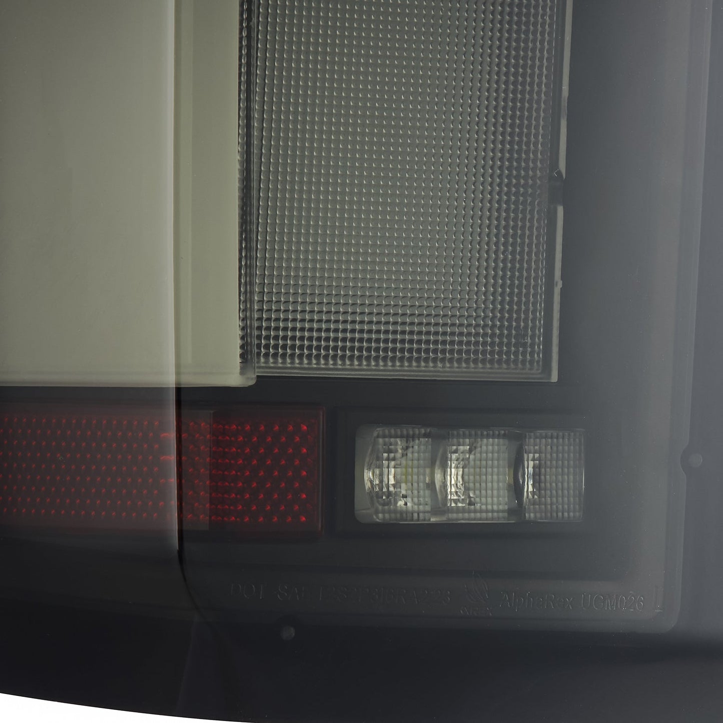 19-25 Chevrolet Silverado 1500 / 20-25 Silverado 2500HD/3500HD LUXX-Series LED Tail Lights Black