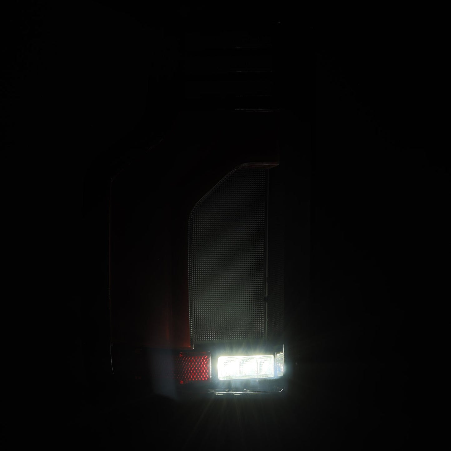 19-25 Chevrolet Silverado 1500 / 20-25 Silverado 2500HD/3500HD LUXX-Series LED Tail Lights Black Red