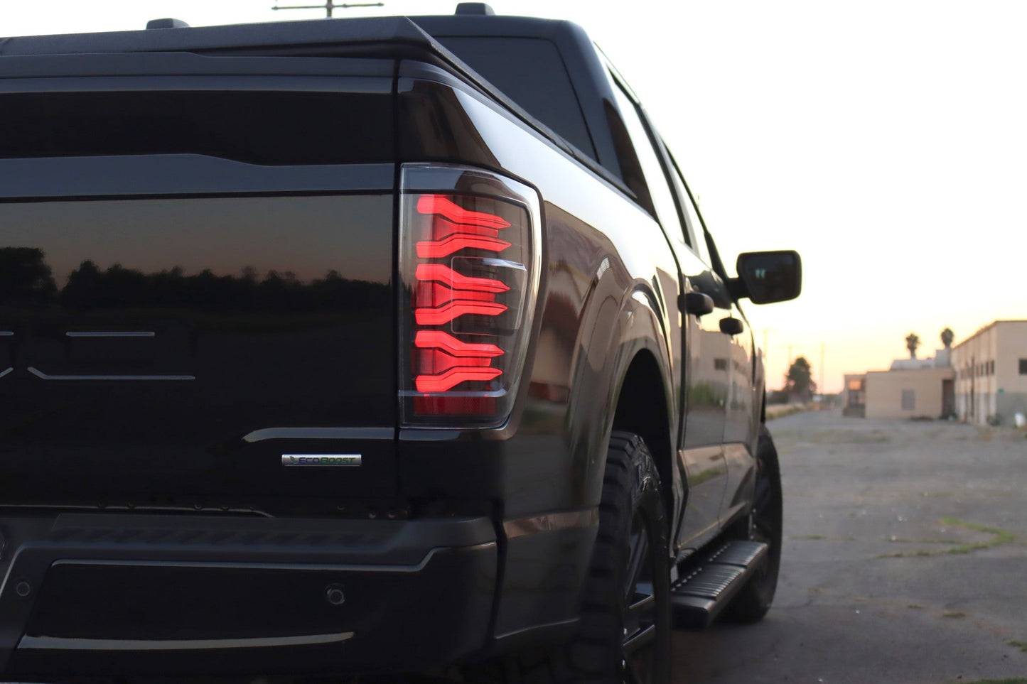 21-23 Ford F150/F150 Raptor LUXX-Series LED Tail Lights Black-Red